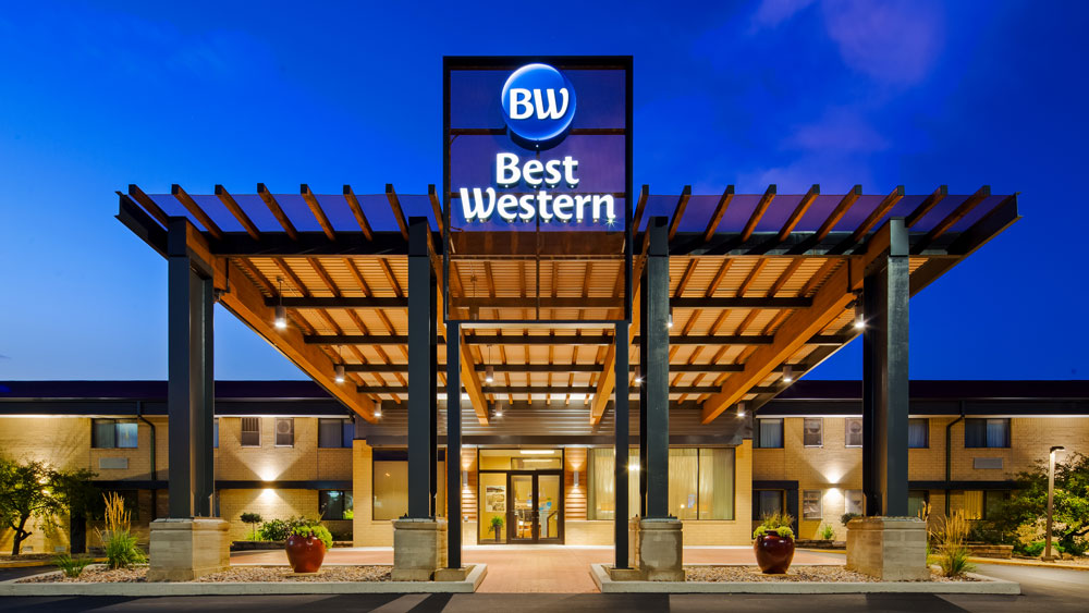 Best Western hotel entrance at night